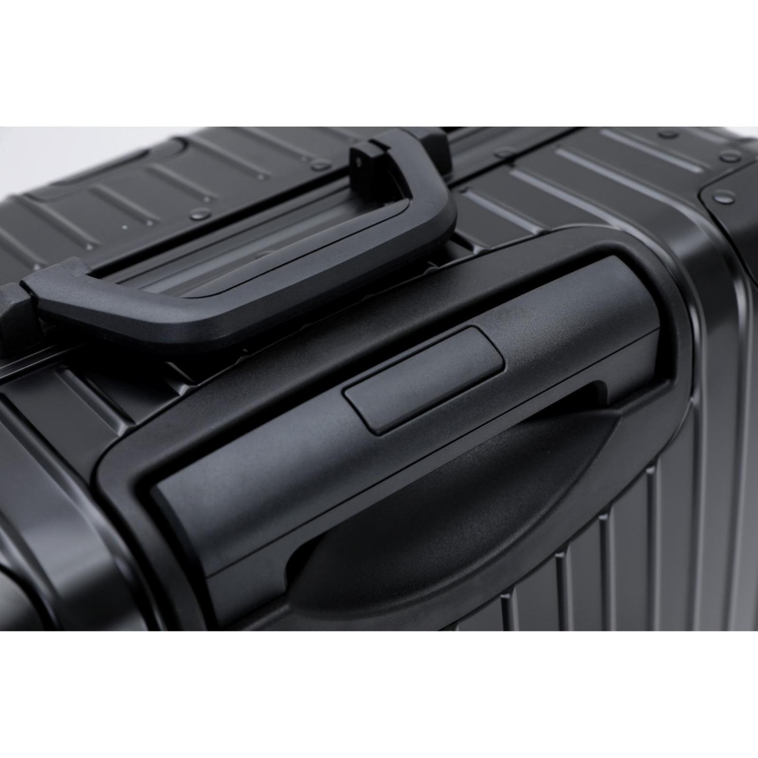 Scratch-resistant black aluminum suitcase for long journeys