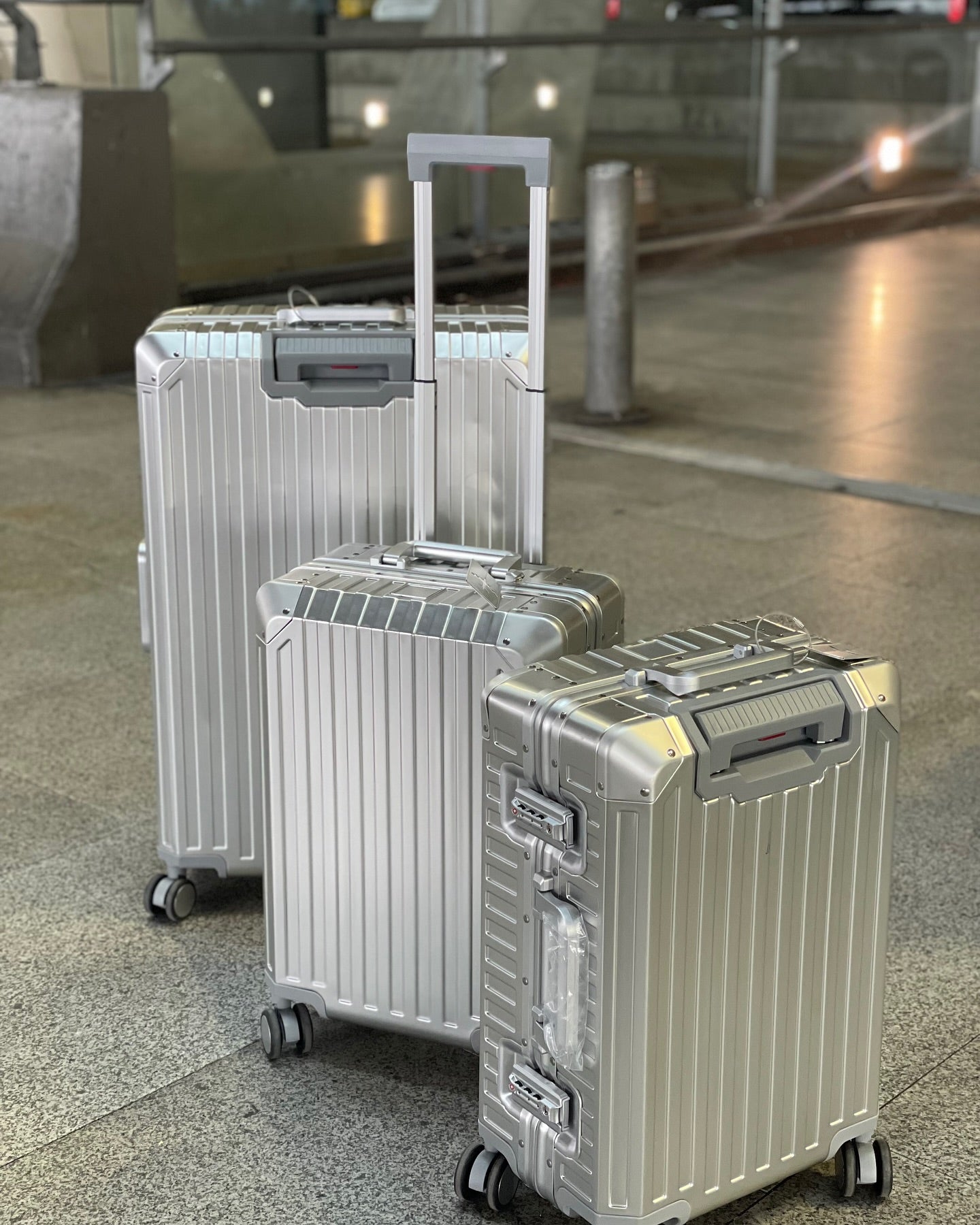 Zeno Black Aluminum Suitcase